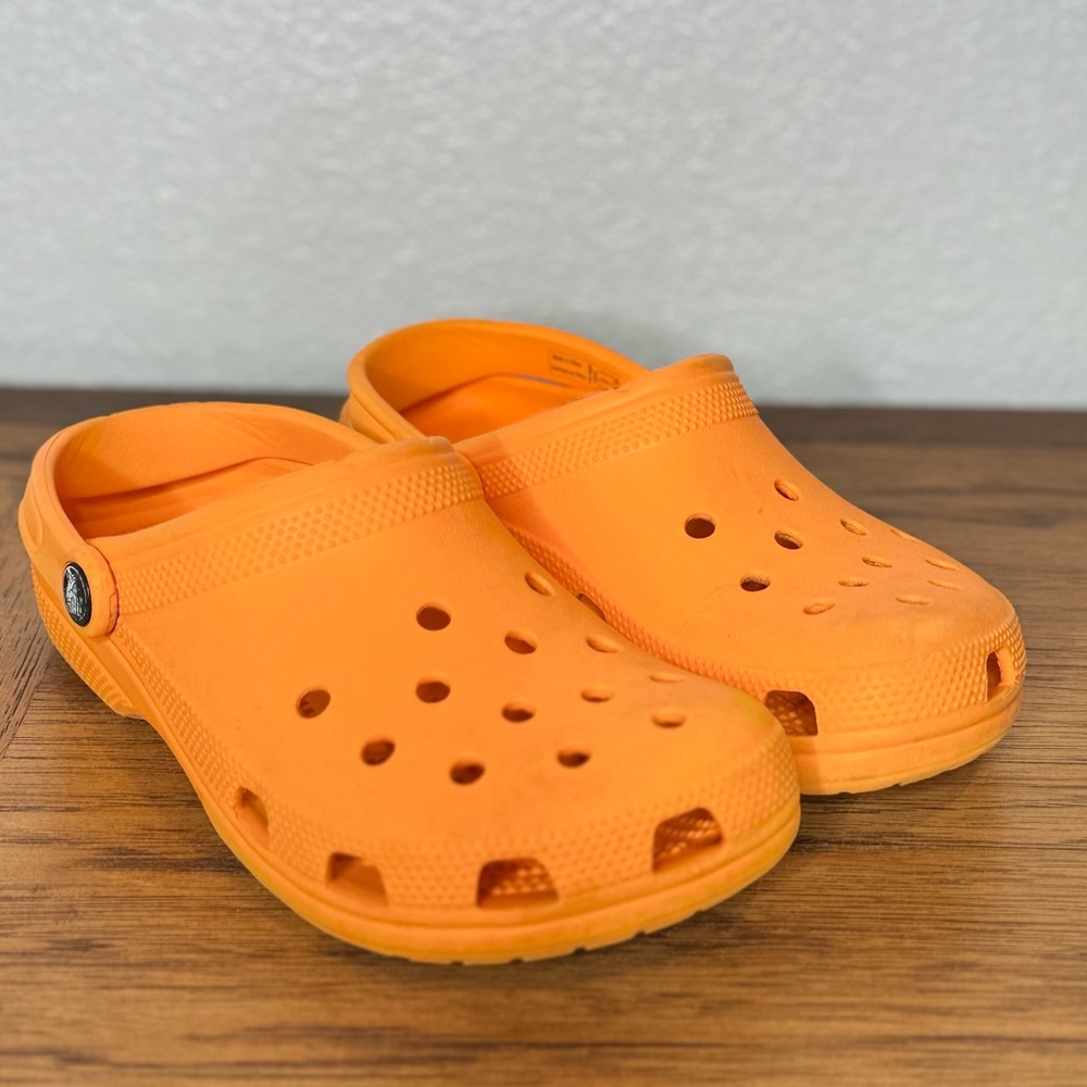 Crocs Classic Clogs Slip On Shoes Casual Orange Men 6/ Women 8